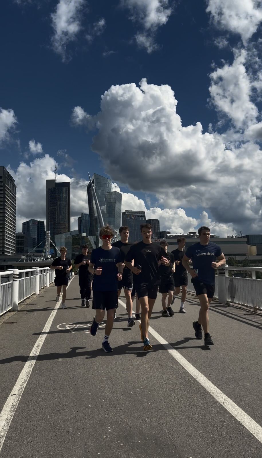 GAME RUN bėgikai ant Baltojo tilto, Vilnius